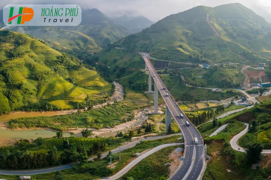 Dịch Vụ Thuê Xe Đi Lào Cai Chuyên Nghiệp, Trọn Gói Tại Hoàng Phú Transport