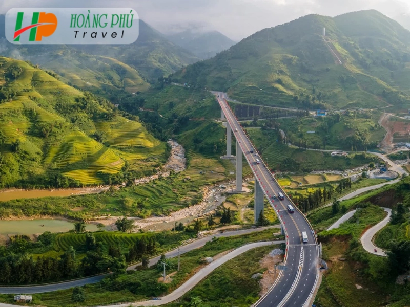 Dịch vụ thuê xe đi Lào Cai tại Hoàng Phú Transport